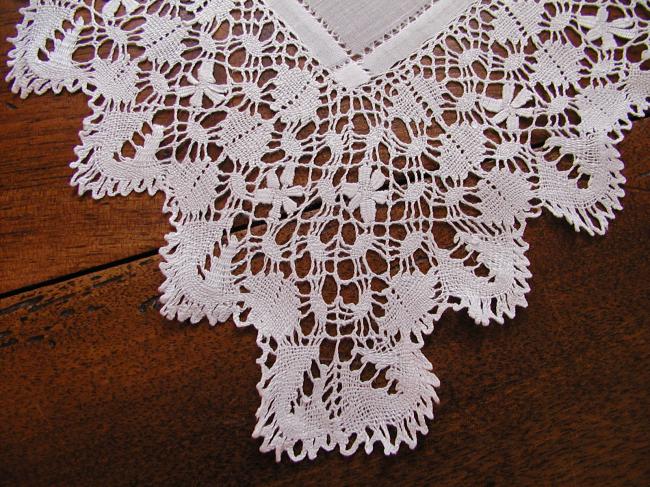 Gorgeous  bobbin lace doily with point d'esprit 1900