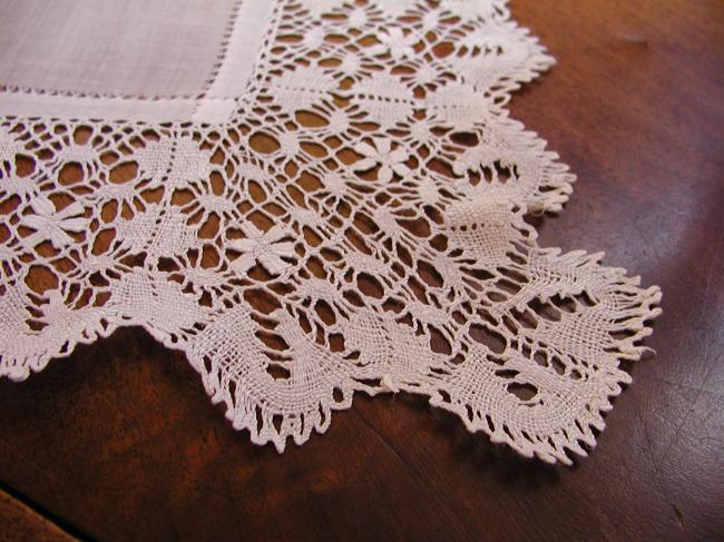 Gorgeous  bobbin lace doily with point d'esprit 1900