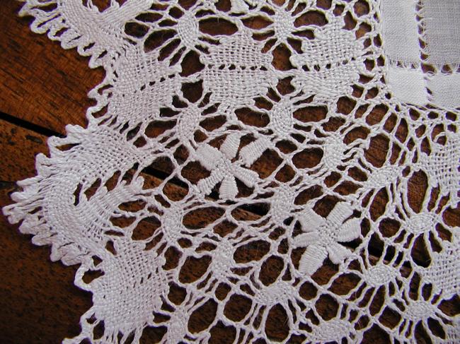 Gorgeous  bobbin lace doily with point d'esprit 1900