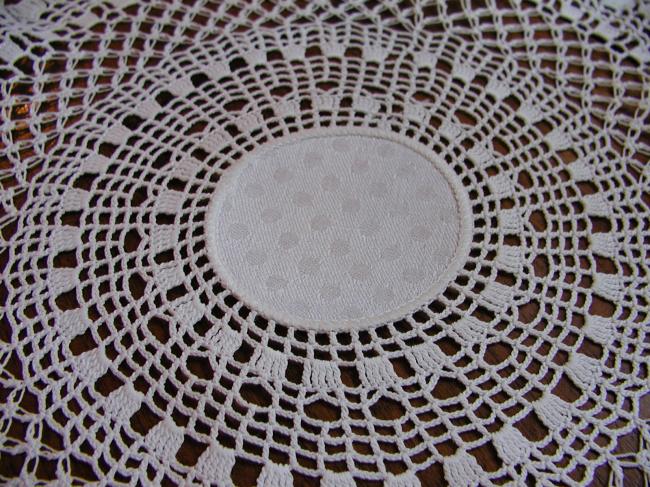 Lovely round doily in damask with polka dots and crochet lace