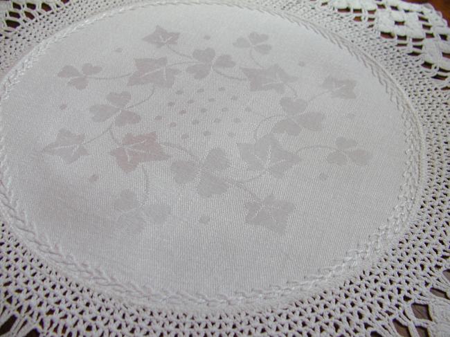 Stunning round doily in damask with ivy & clovers and crochet lace