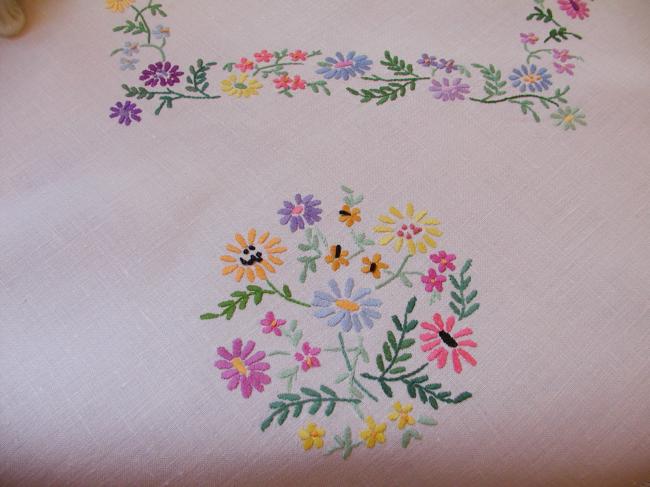 Really romantic tablecloth with hand-embroidered crown of summer flowers