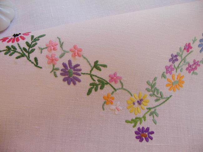 Really romantic tablecloth with hand-embroidered crown of summer flowers