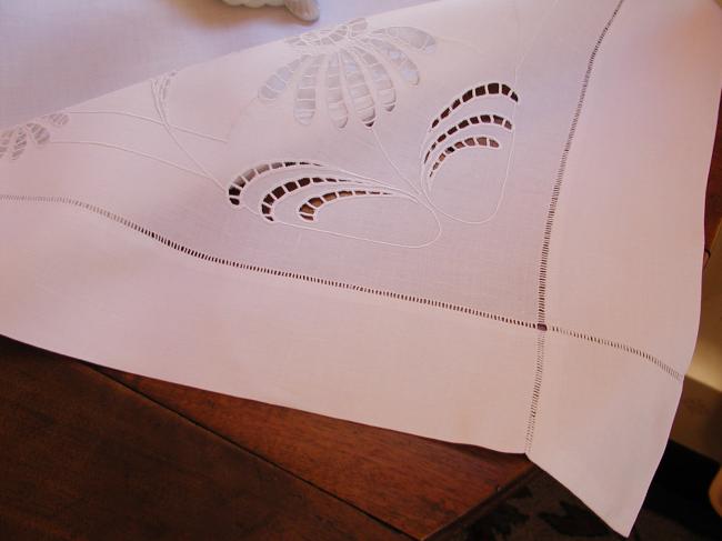 Very sweet tablecloth in fine linen with openwork flowers