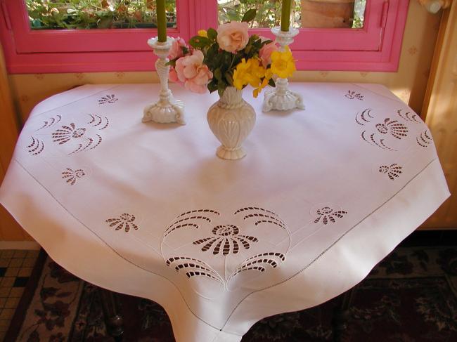 Very sweet tablecloth in fine linen with openwork flowers