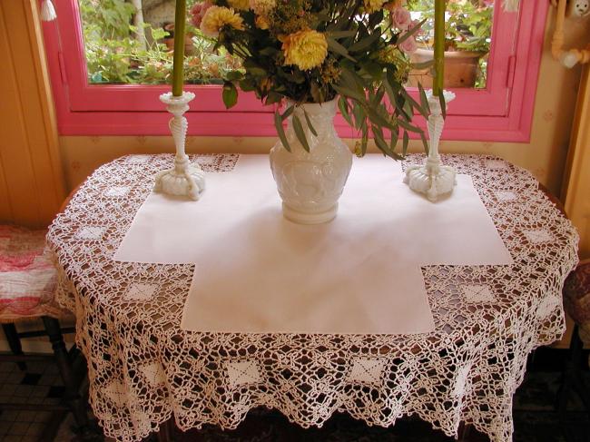 Striking tablecloth in cross shape with large crochet lace, type Reticella 1900