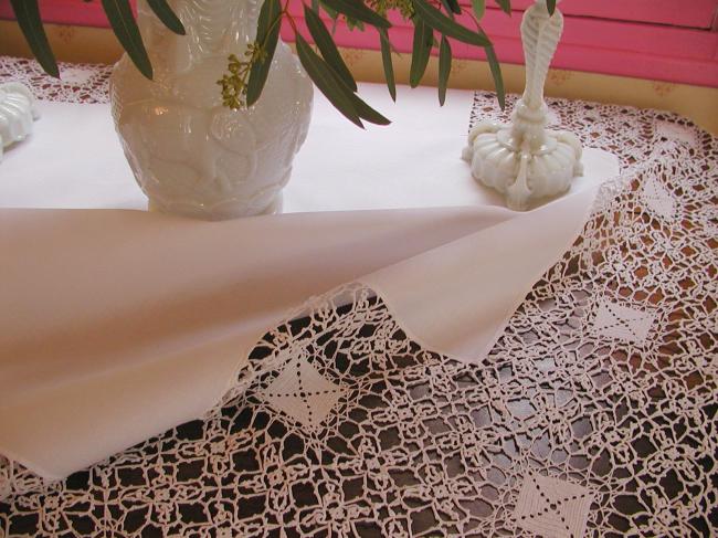 Striking tablecloth in cross shape with large crochet lace, type Reticella 1900