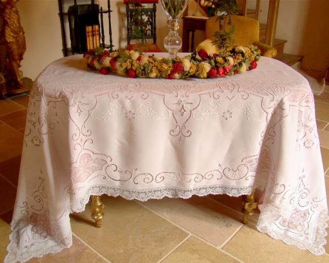 Merveilleuse nappe en batiste, dentelle de filet &  broderie à la Richelieu