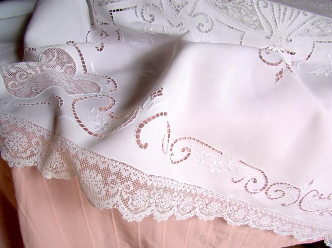 Merveilleuse nappe en batiste, dentelle de filet &  broderie à la Richelieu