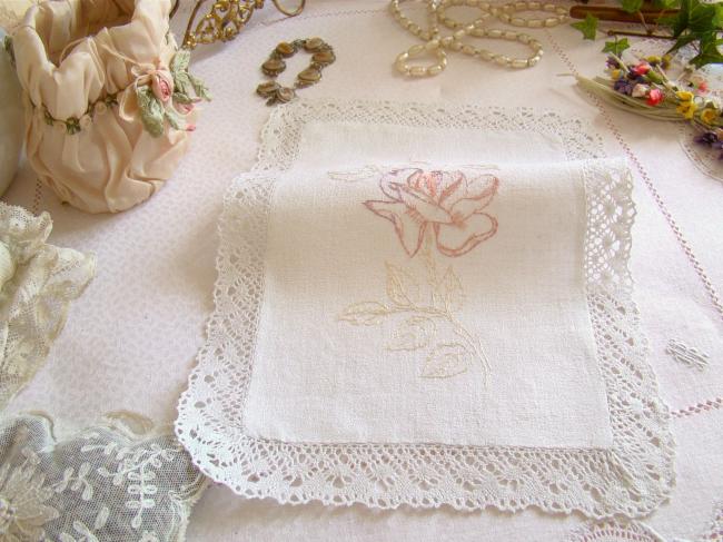 Lovely doily in granited linen with hand-embroidered silk flowers, bobbin lace