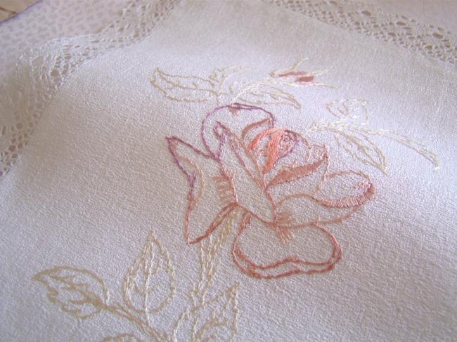 Lovely doily in granited linen with hand-embroidered silk flowers, bobbin lace