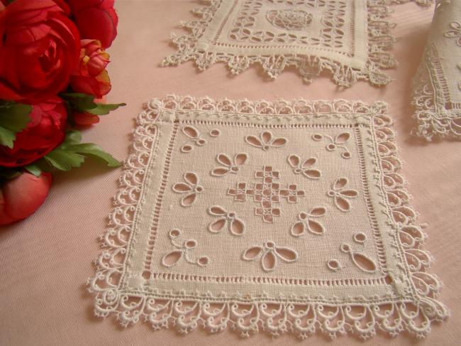 Gorgeous set of 4 doilies in linen with broderie anglaise and Venise  1900