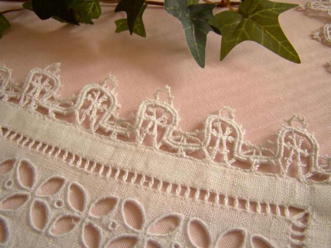 Gorgeous set of 4 doilies in linen with broderie anglaise and Venise  1900