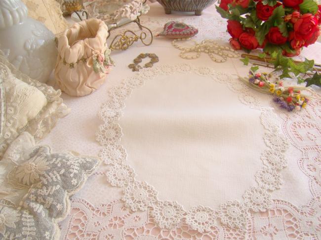 Sweet oval doily in pure fine linen with crochet lace