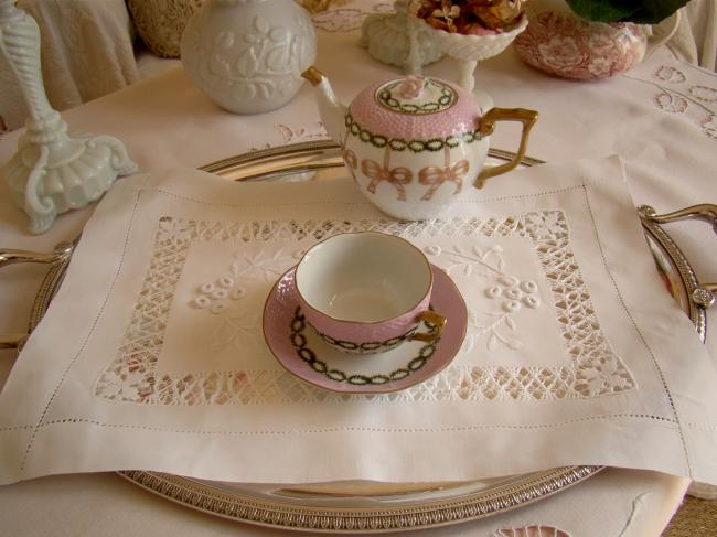 Superbe centre de table ajouré Ténériffe et fleurs en oeillets 1900