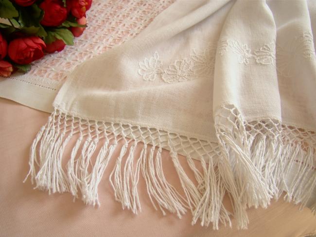 Pretty curtain with hand-embroidered basket of flowers and fringes 1930