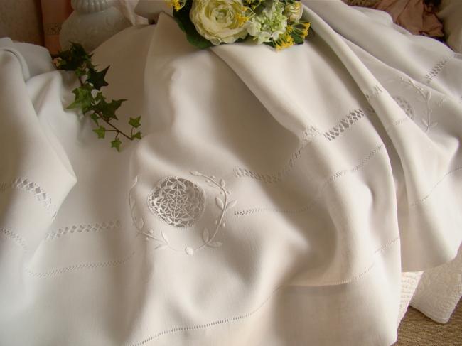 Superb linen sheet with hand-embroidered openwork and Venice inserts