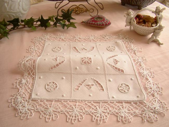 Adorable doily in linen with Richelieu openwork and Cluny lace