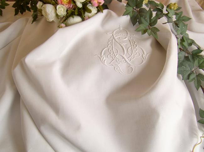 Beautiful huge sheet in pure linen thread with lovely large monogram LO