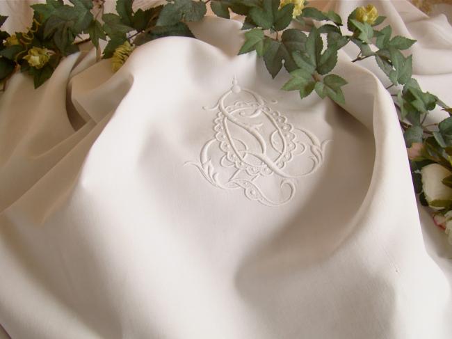 Beautiful huge sheet in pure linen thread with lovely large monogram LO