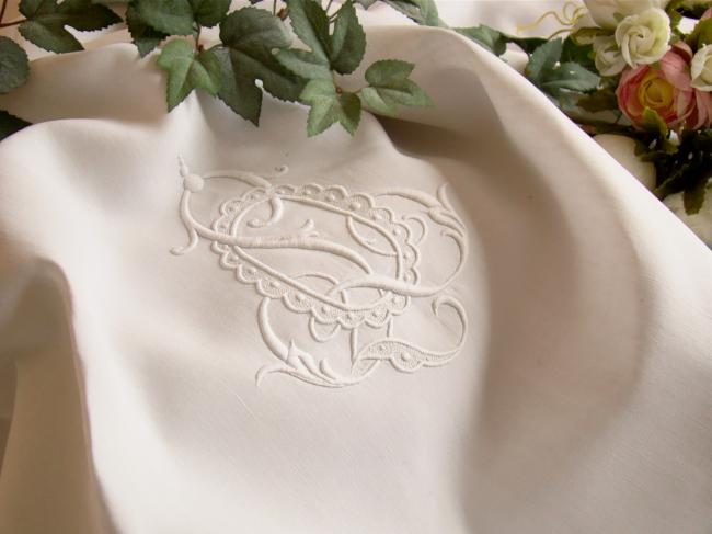 Beautiful huge sheet in pure linen thread with lovely large monogram LO
