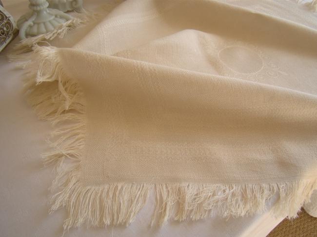 Pretty table centre or little tablecloth in écru cheesecloth and fringes 1930