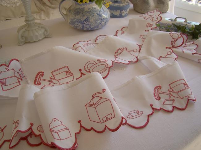 Superb and huge shell border in linen with hand-embroidered red kitchen scene