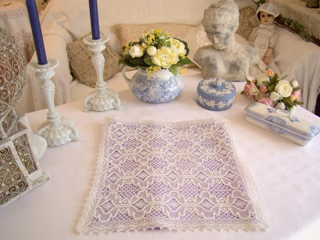 Adorable table mat with lace