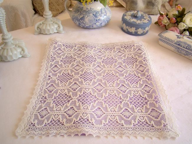 Adorable table mat with lace