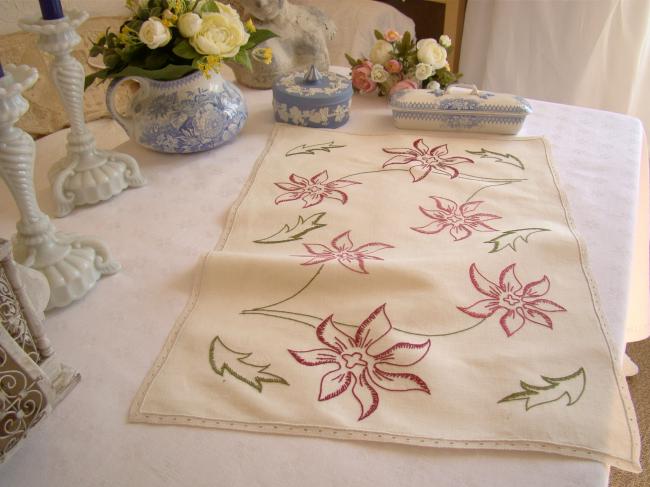 Lovely tray center with large hand-embroidered flowers 1950