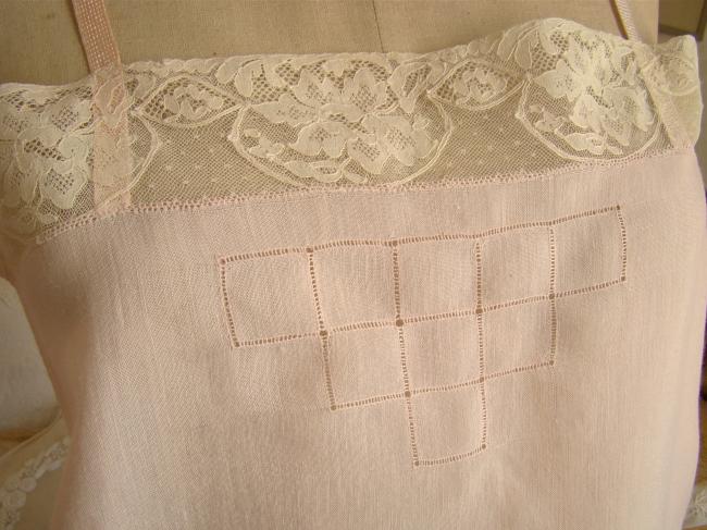 Romantique chemise de jour mousseline soie rose et dentelle de Calais 1930