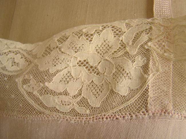 Romantique chemise de jour mousseline soie rose et dentelle de Calais 1930