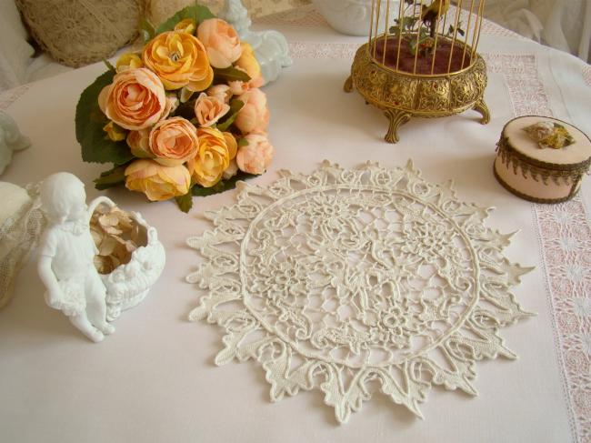 Beautiful table mat in hand-made Venice lace 1920