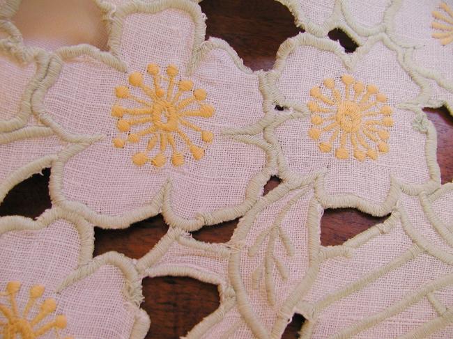 Charming tablecloth in linen with rich embroidered vases of flowers