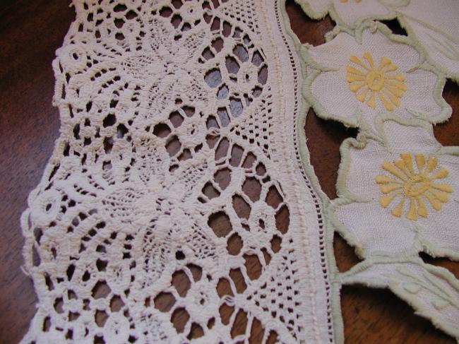 Charming tablecloth in linen with rich embroidered vases of flowers