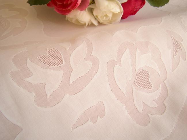 Romantique nappe en voile coton brodée d'appliqués de roses 1930