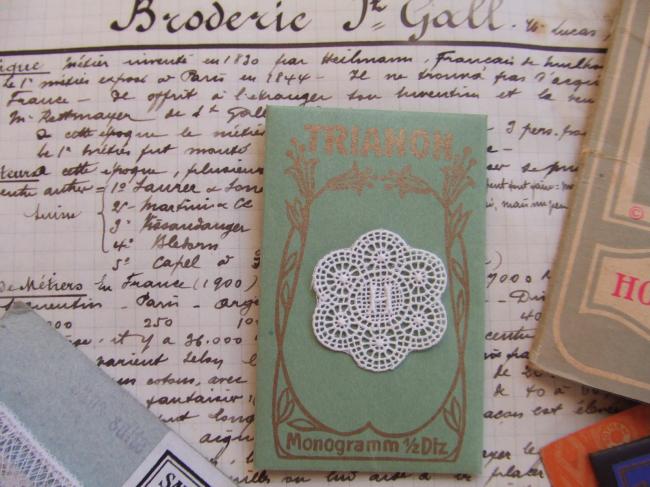 Merveilleux monogramme H dans un cartouche ajouré en fine batiste 1900-20