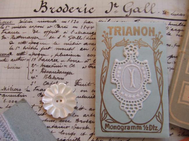 Merveilleux monogramme I dans un cartouche ajouré en fine batiste 1900-20