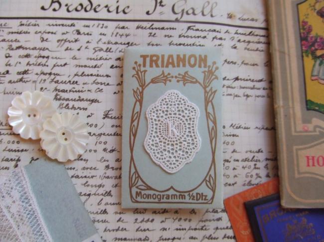 Adorable monogramme K dans un cartouche ajouré en fine batiste 1900-20