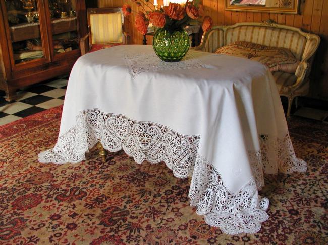 Exceptional  large tablecloth with somptuous large Cluny bobbin lace