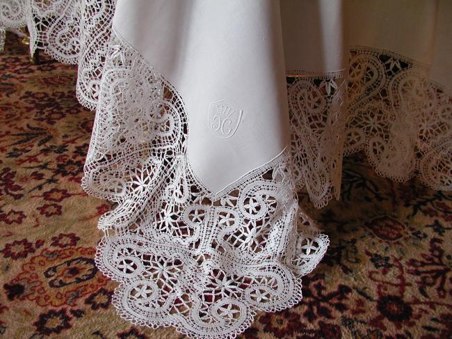 Exceptional  large tablecloth with somptuous large Cluny bobbin lace