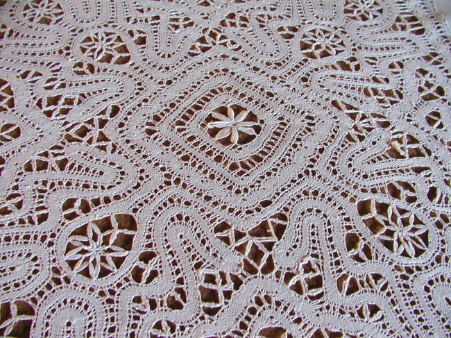 Exceptional  large tablecloth with somptuous large Cluny bobbin lace