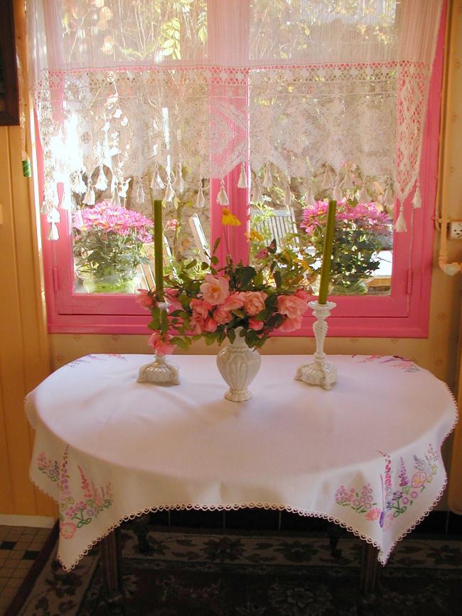 Lovely tablecloth with hand-embroidered summer flowers & lace