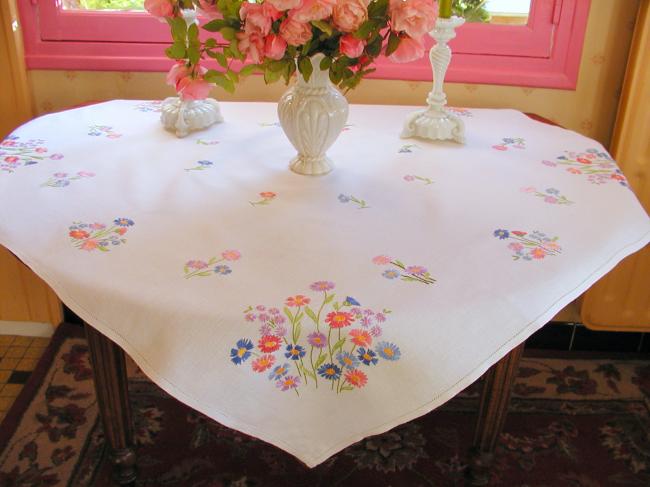 Really romantic tablecloth with hand-embroidered carnation flowers