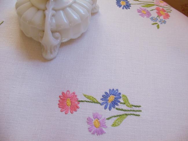 Really romantic tablecloth with hand-embroidered carnation flowers