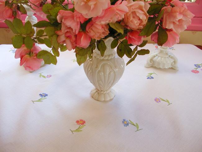 Really romantic tablecloth with hand-embroidered carnation flowers