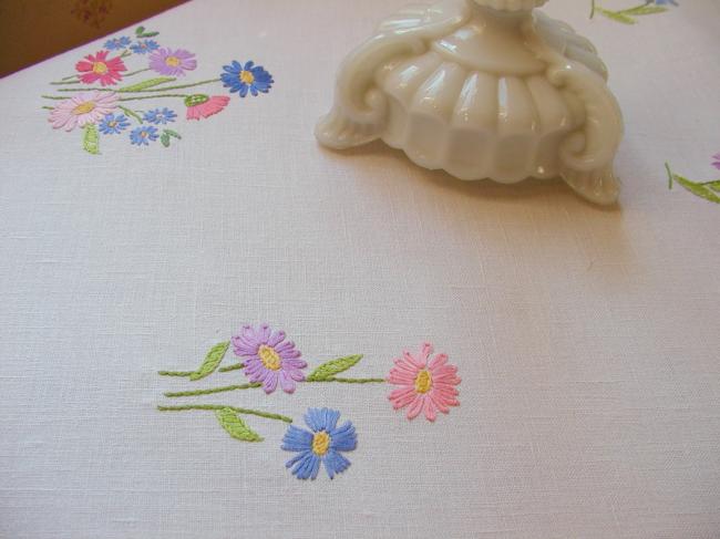 Really romantic tablecloth with hand-embroidered carnation flowers