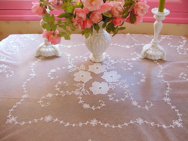 Exceptional Carrickmacross appliqués tablecloth with Cornely embroidery