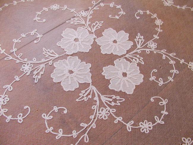 Exceptional Carrickmacross appliqués tablecloth with Cornely embroidery