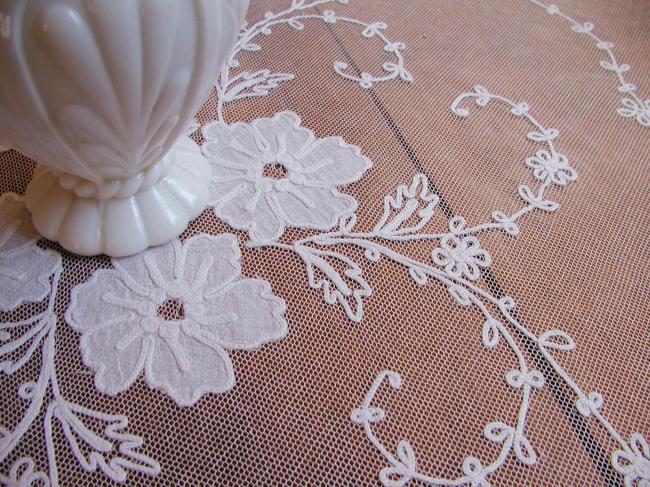 Exceptional Carrickmacross appliqués tablecloth with Cornely embroidery